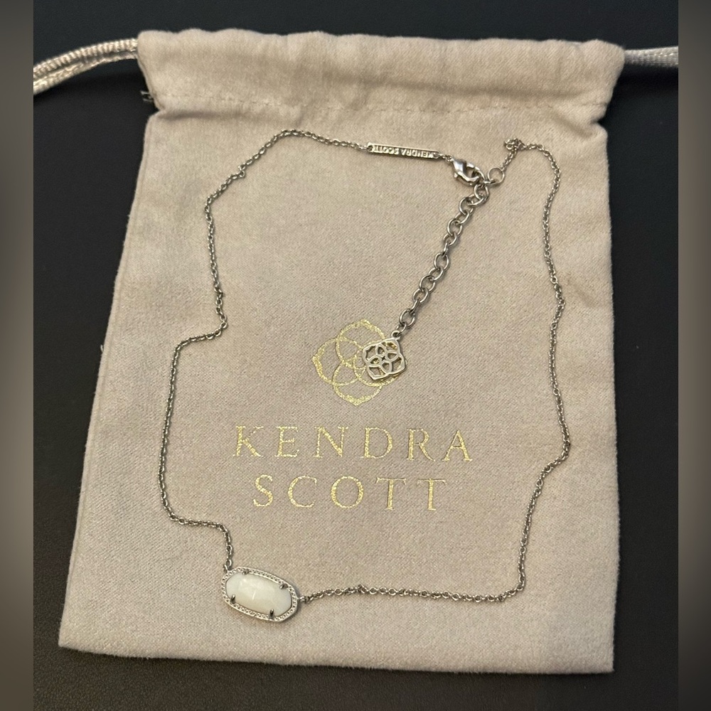 New Kendra Scott Elisa rhodium plated necklace with mother of pearl pendant
